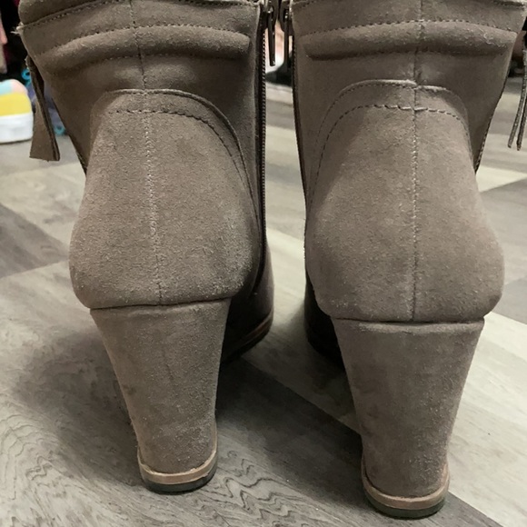Grey wedge boots. Slightly above ankle height. Sz 10m - Picture 2 of 5